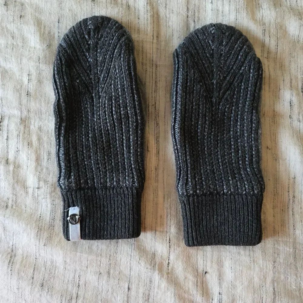 Ivivva Charcoal Knit Mittens